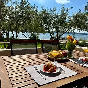 https://apartmani-roko-biograd-na-moru.hotelinzadar.com